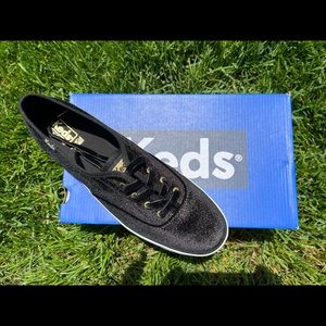RICH Velvet Women’s Keds Sneakers w/matching shoelaces! Size 9.5.